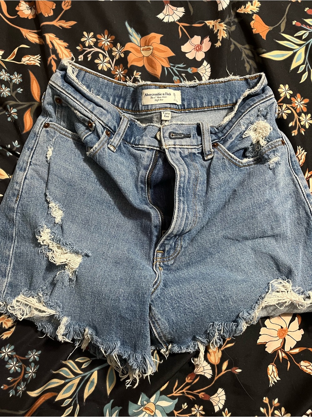 Abercrombie High-Rise Distressed Denim Shorts - Light Blue size 25 like new